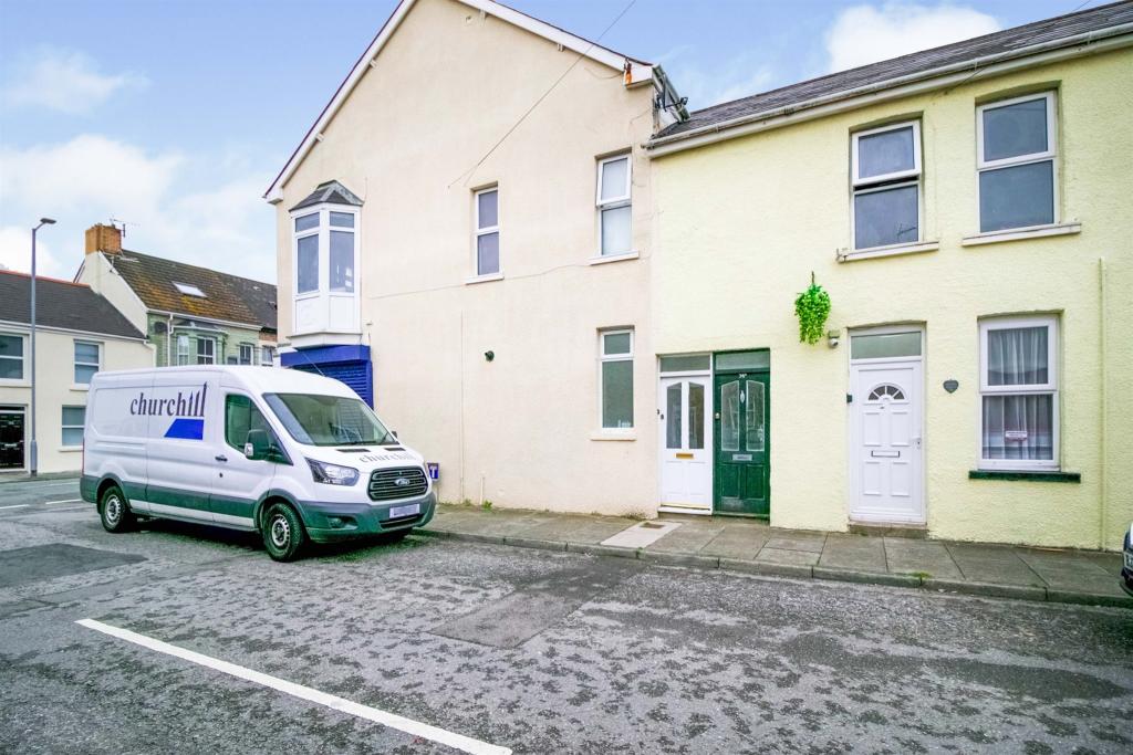 2 bedroom house for sale in New Road, Porthcawl, CF36