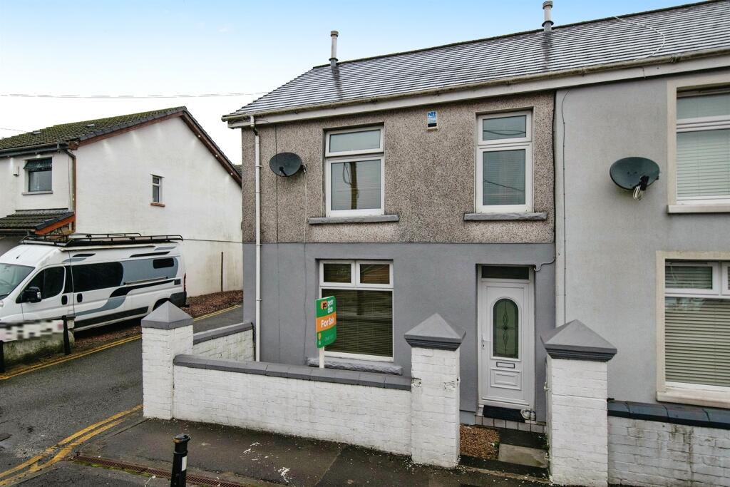 3 bedroom end of terrace house for sale in High Street, Dowlais Top