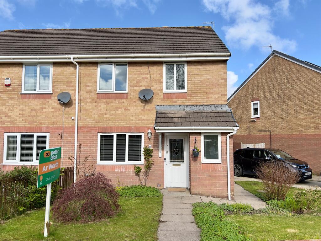 3 bedroom semidetached house for sale in Hafod View Close, Brynmawr