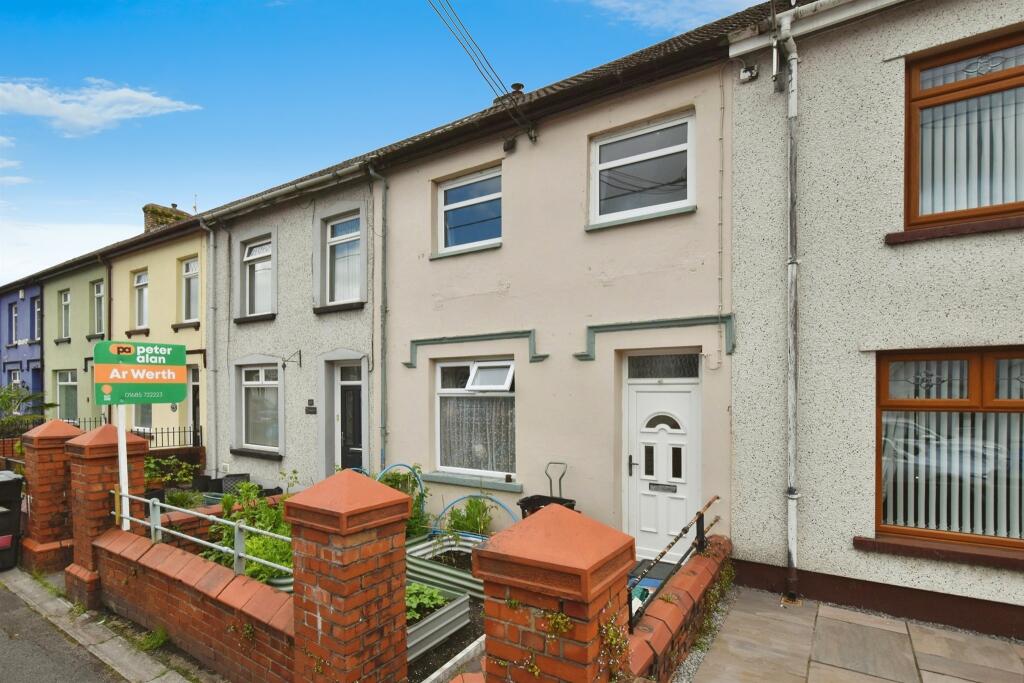 3 bedroom terraced house for sale in Chapel Street, Abercanaid, Merthyr