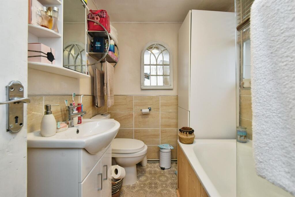 Additional property image - Morgan Jones Square, Troedyrhiw, Merthyr Tydfil