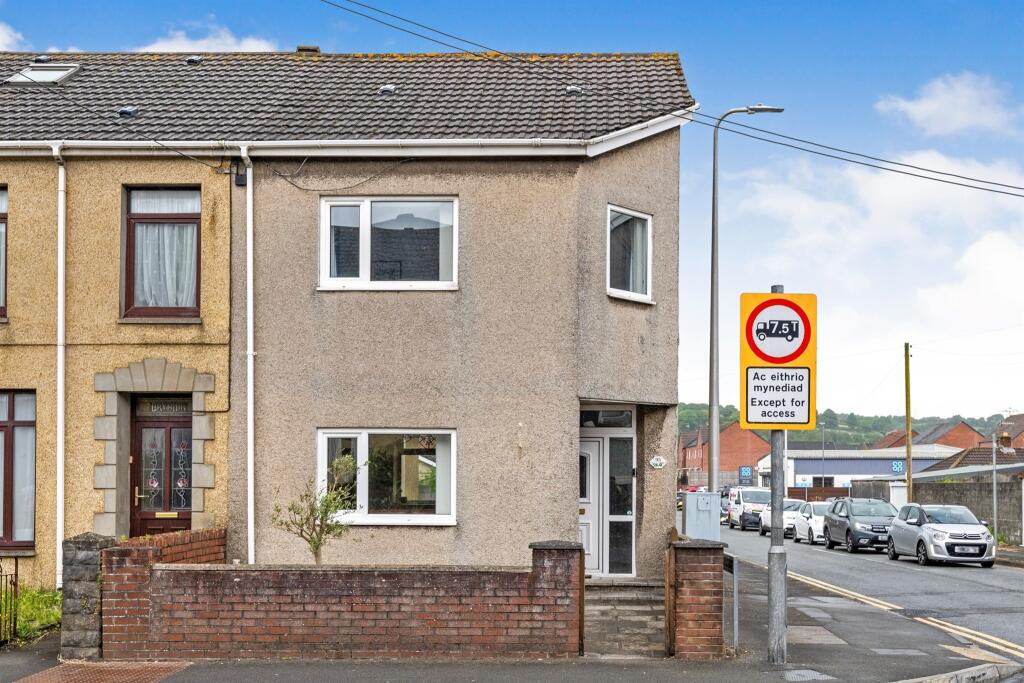 3 bedroom semidetached house for sale in Sandy Road, Llanelli, SA15