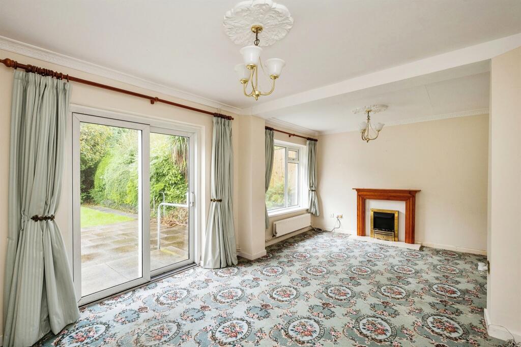 3 bedroom detached house for sale in Brynhyfryd, Glynneath, Neath, SA11