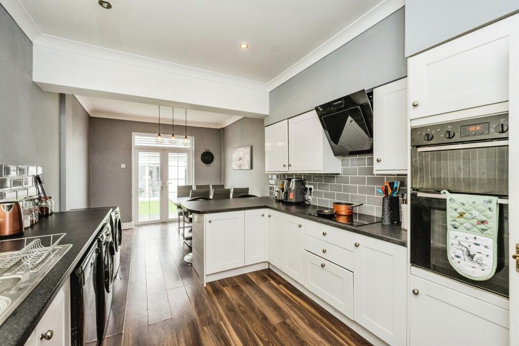 4 bedroom end of terrace house for sale in Ynysymaerdy Road, Briton