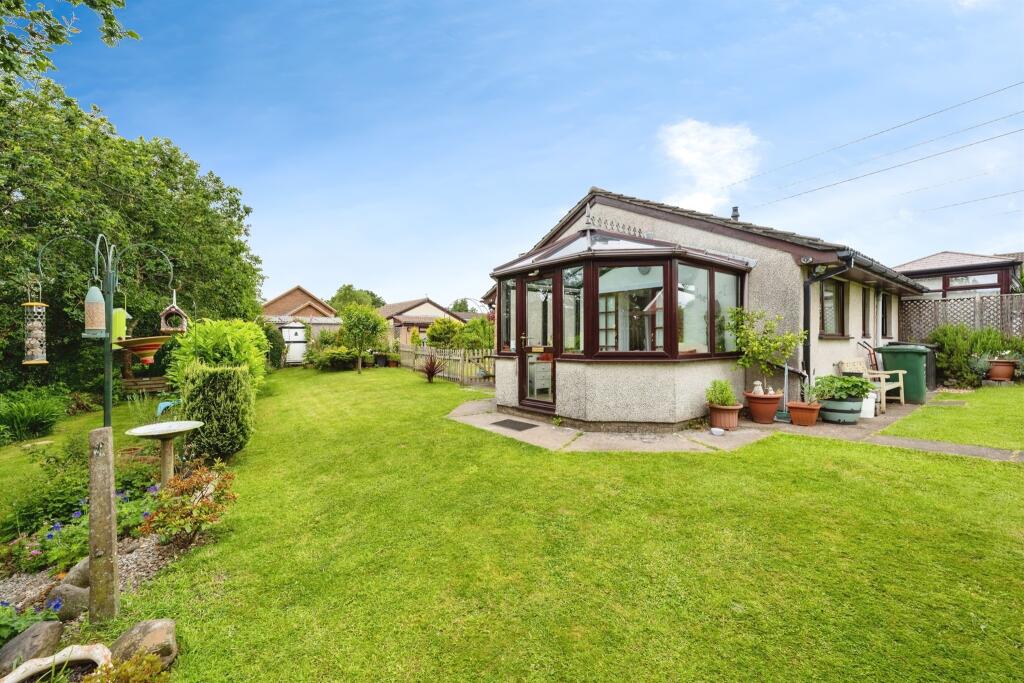 2 bedroom semidetached bungalow for sale in Bay View Gardens, Skewen