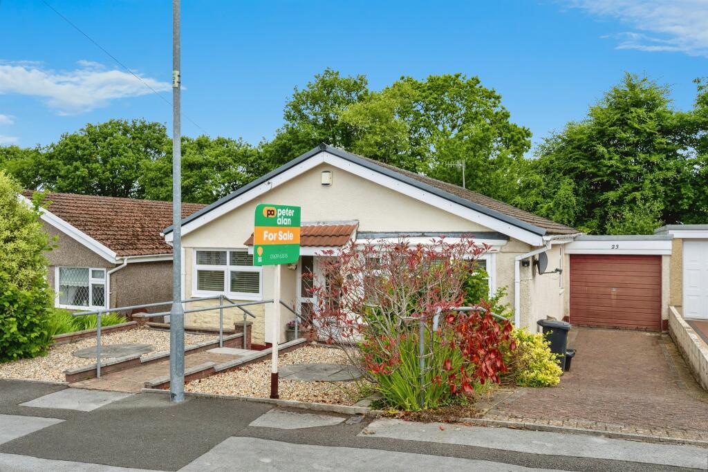 Main image of property: Heol Uchaf, NEATH