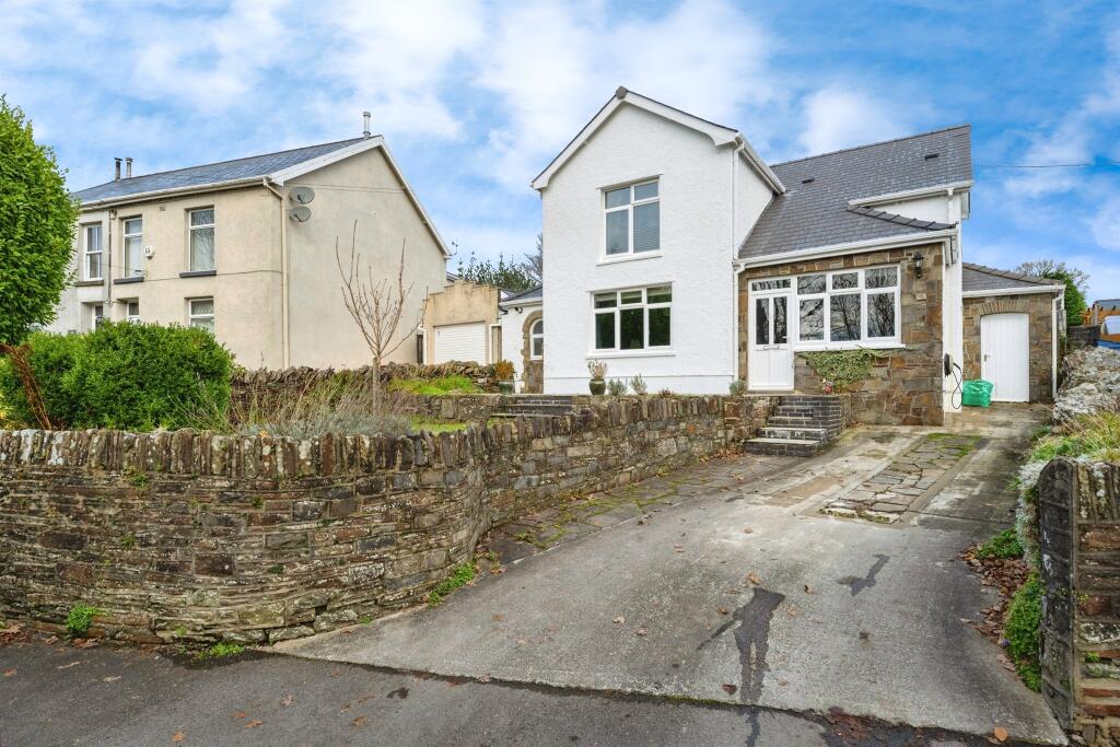 Main image of property: Pen Yr Alltwen, Pontardawe, Swansea