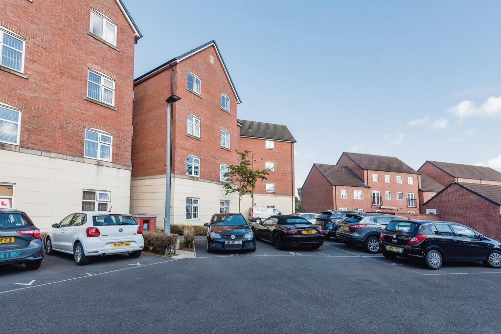 2 bedroom apartment for sale in Swan Crescent, Newport, NP19
