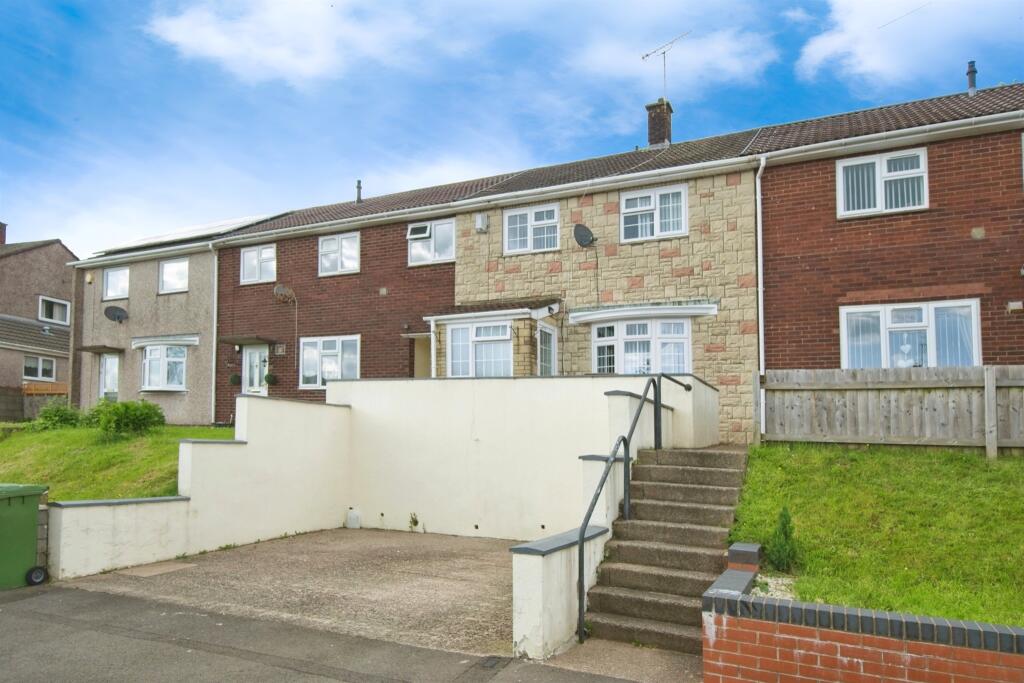 2 bedroom terraced house for sale in Elm Drive, Risca, Newport, NP11