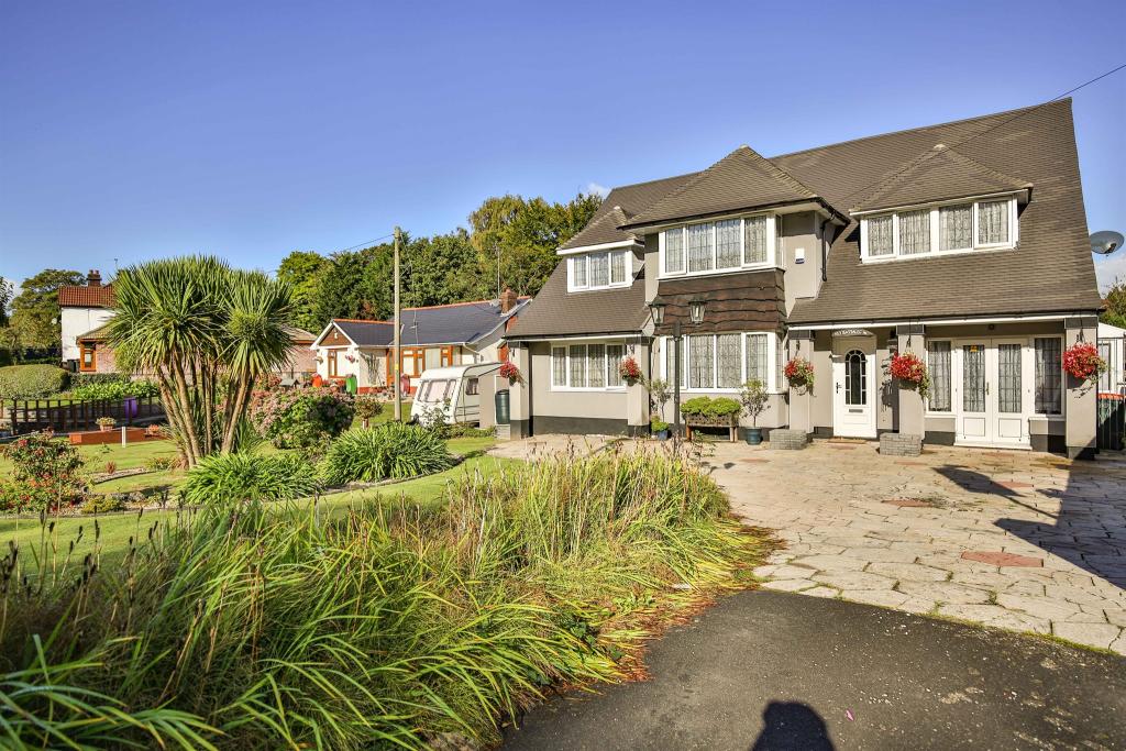4 bedroom detached house for sale in Bassaleg Road, Newport, NP20