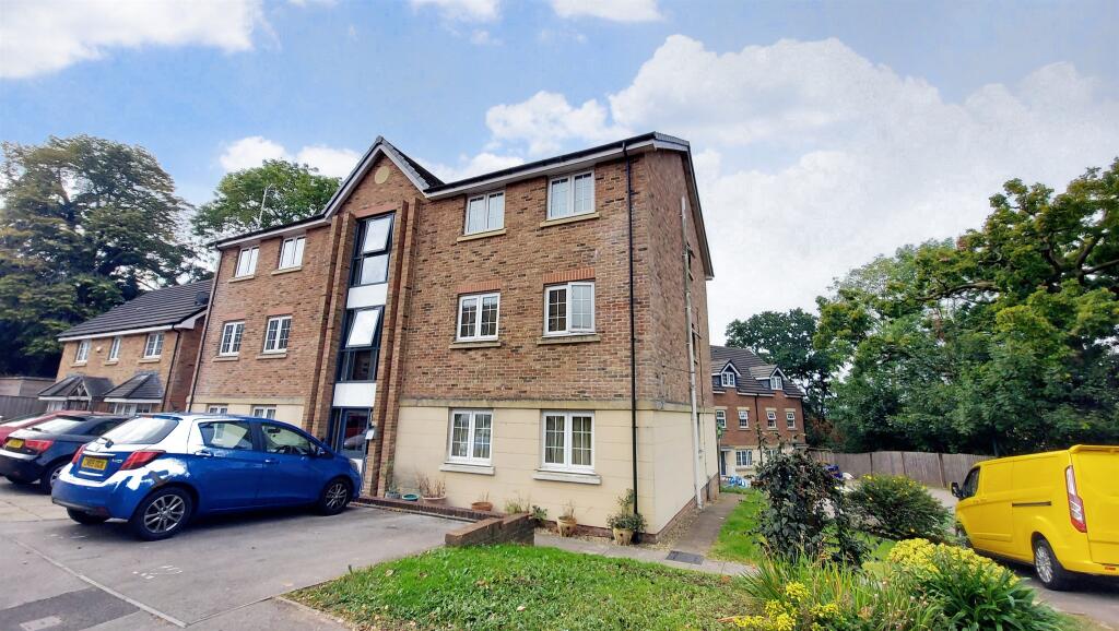 2 bedroom apartment for sale in Westfield Gardens, Newport, NP20