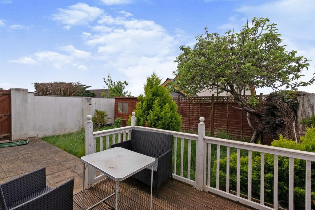 3 bedroom semidetached house for sale in Hatherleigh Road, Rumney