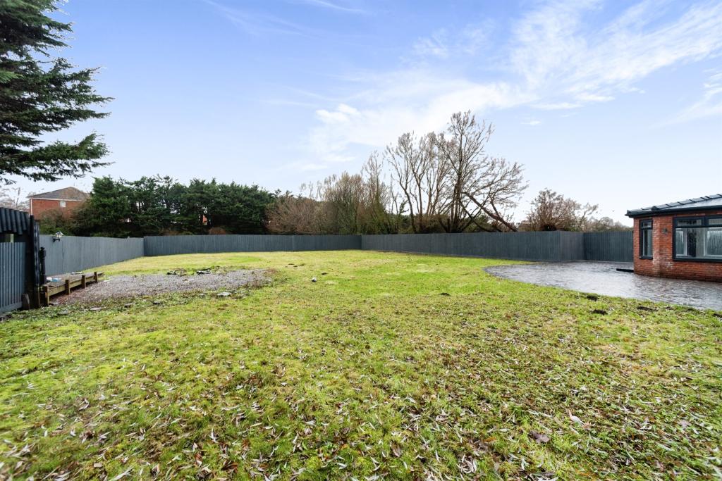 3 bedroom detached house for sale in Ty Mawr Lane, Marshfield, Cardiff, CF3