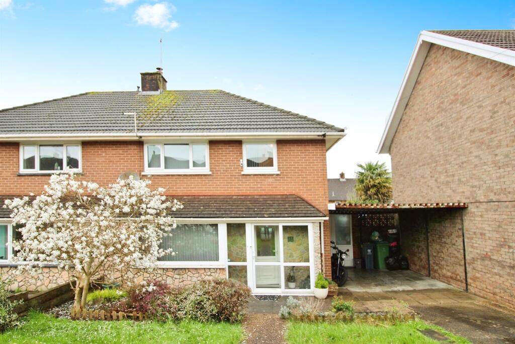 3 bedroom semidetached house for sale in Bampton Road, Llanrumney