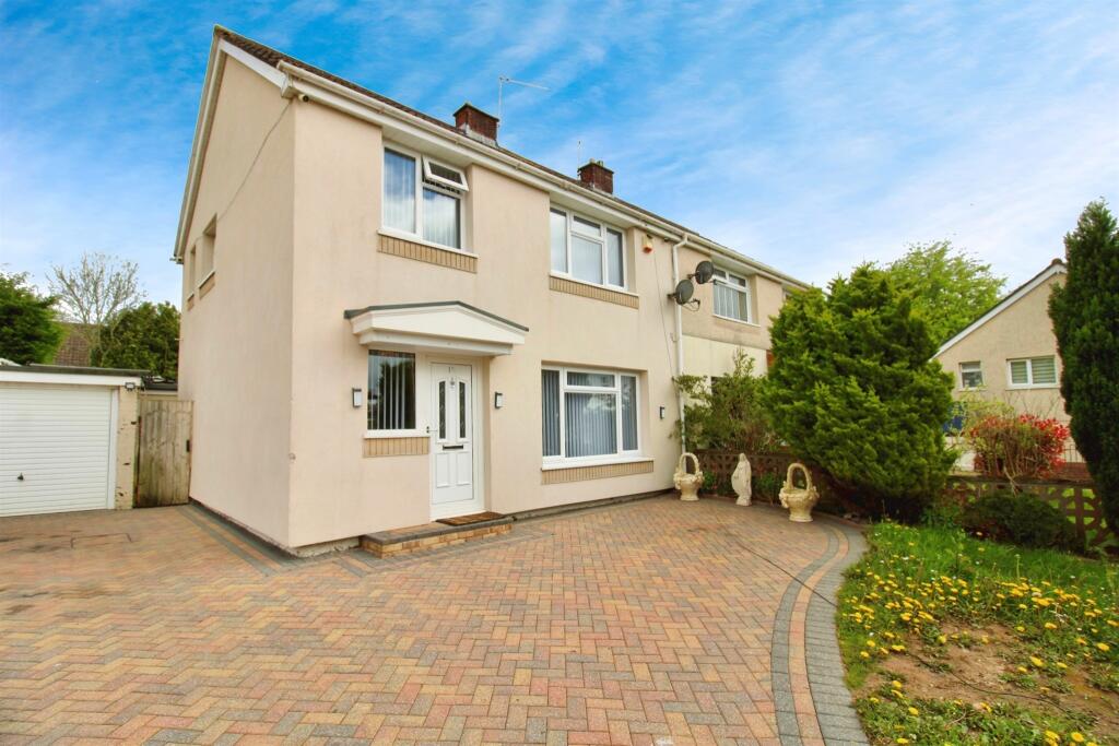 3 bedroom semidetached house for sale in Trowbridge Road, Rumney