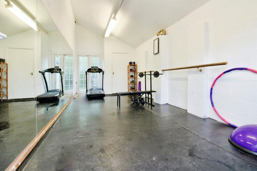Additional property image - Pwllmawr Avenue, Rumney, Cardiff
