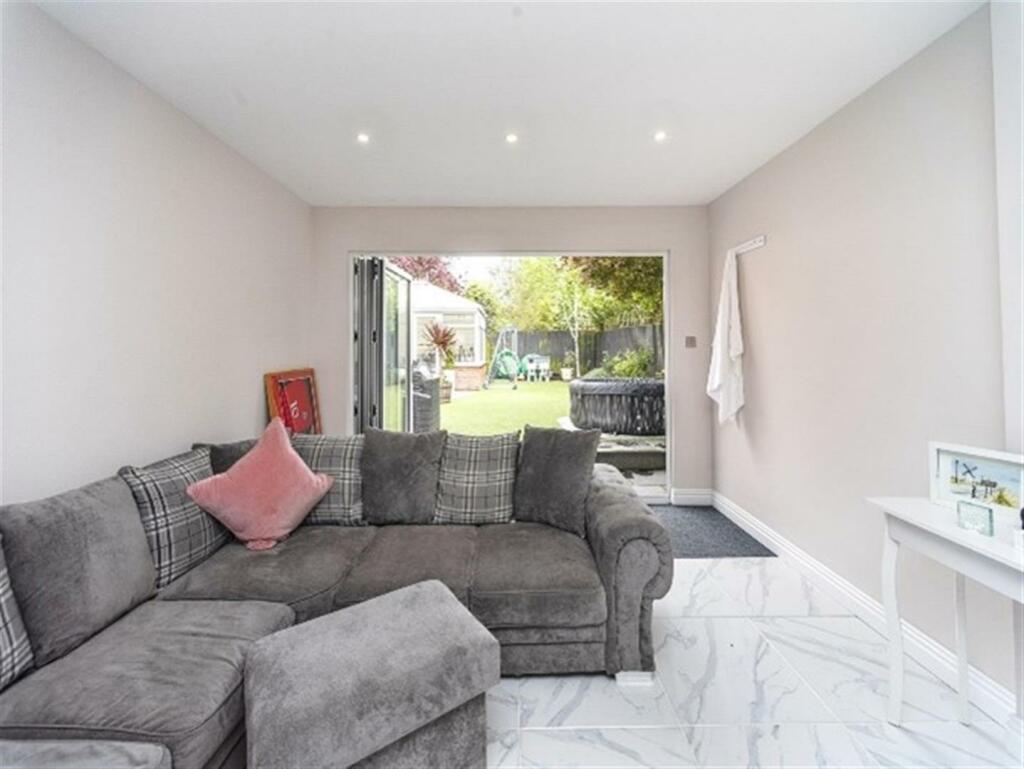 Additional property image - Cambrian Drive, Marshfield, Cardiff