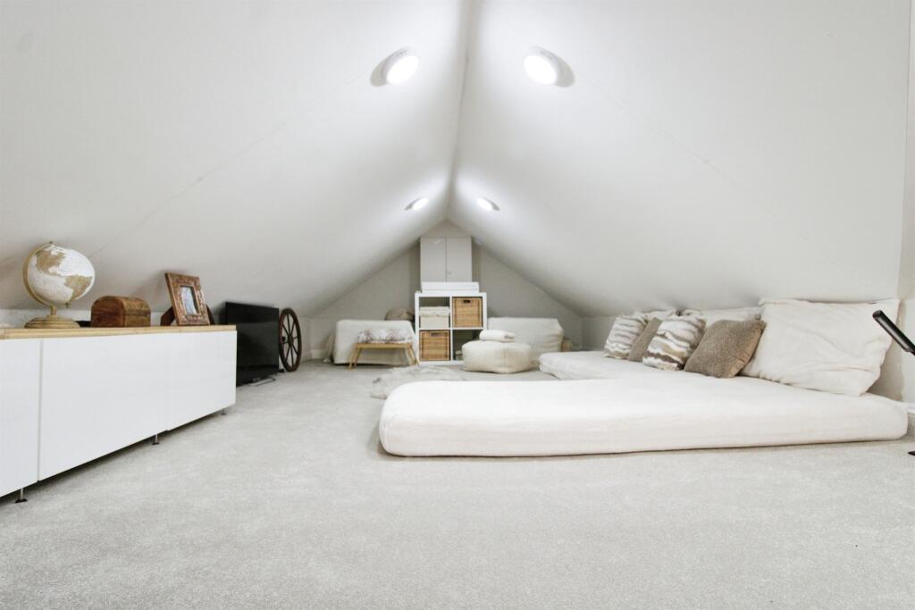 Additional property image - Ty Fry Gardens, Rumney, Cardiff