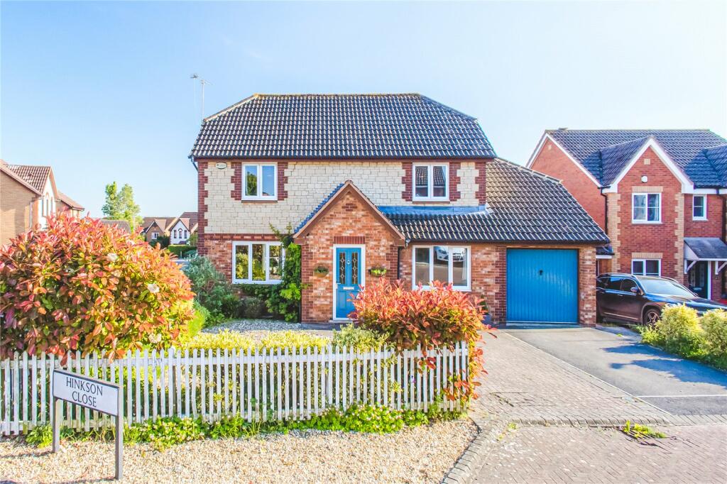 4 bedroom detached house for sale in Hinkson Close, St Andrews Ridge, Swindon, Wiltshire, SN25