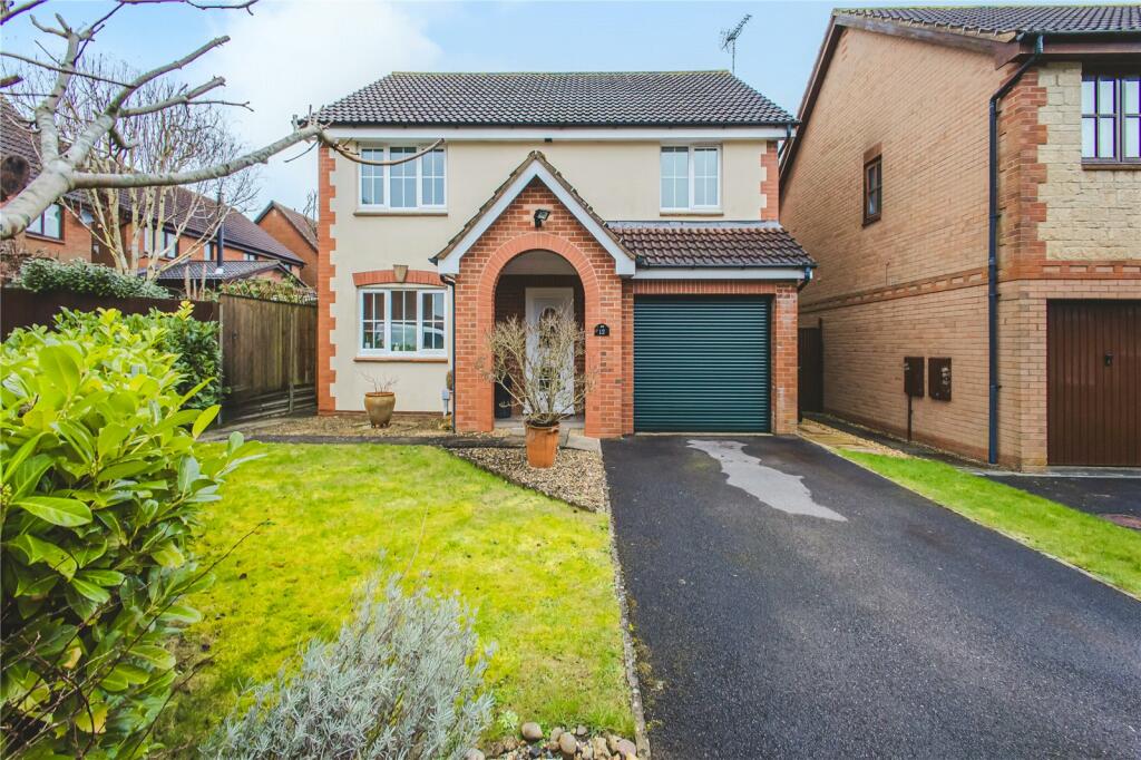 4 bedroom detached house for sale in Rubens Close, St Andrews Ridge, Swindon, SN25