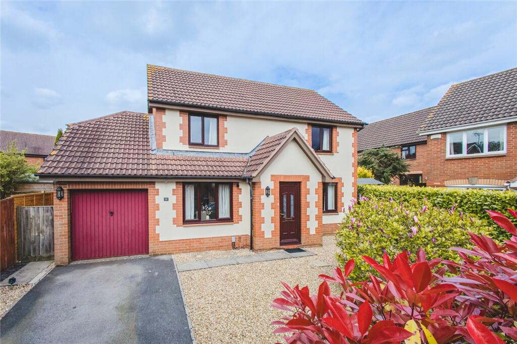 4 bedroom detached house for sale in Rubens Close, St Andrews Ridge, Swindon, SN25
