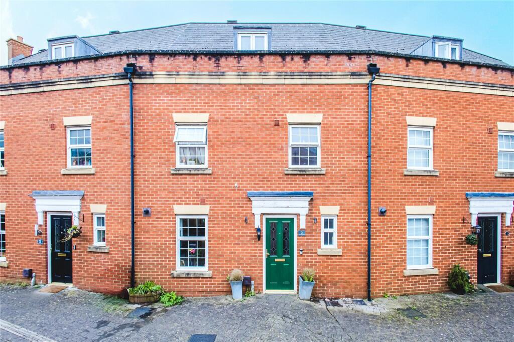 3 bedroom terraced house for sale in Casterbridge Road, Taw Hill