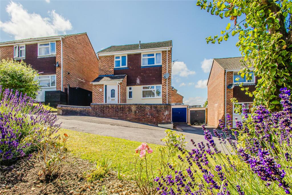 3 bedroom detached house for sale in Wheatlands, Haydon Wick, Swindon