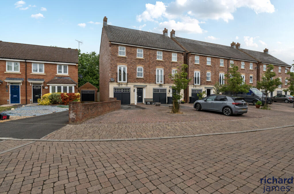 Main image of property: Vistula Crescent, Haydon End, Swindon, SN25