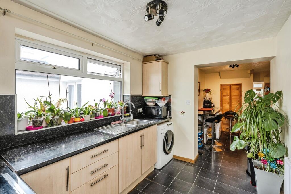 Main image of property: Lon Tanyrallt, Alltwen, Swansea