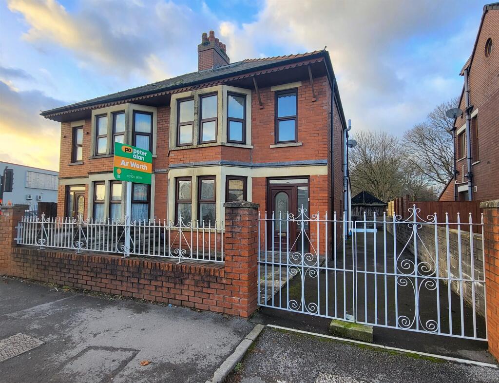3 bedroom semi-detached house for sale in Penarth Road, Cardiff, CF11