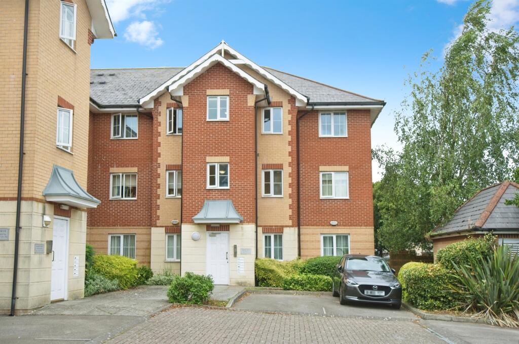 2 bedroom flat for sale in Seager Drive, Cardiff, CF11