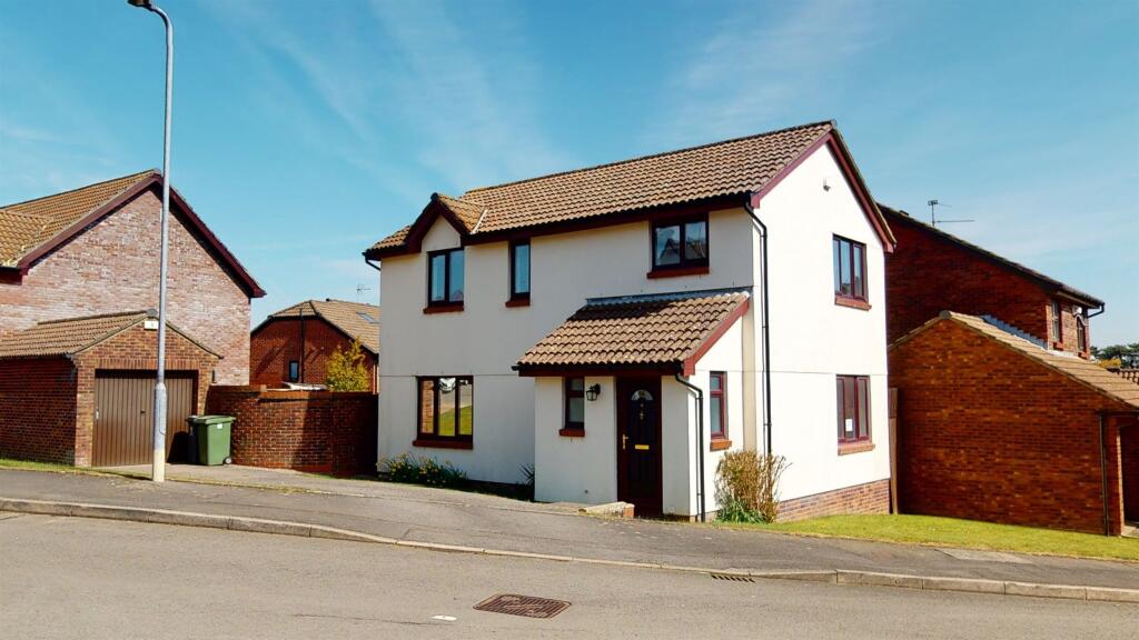 4 bedroom detached house for sale in Buckley Close, Cardiff, CF5