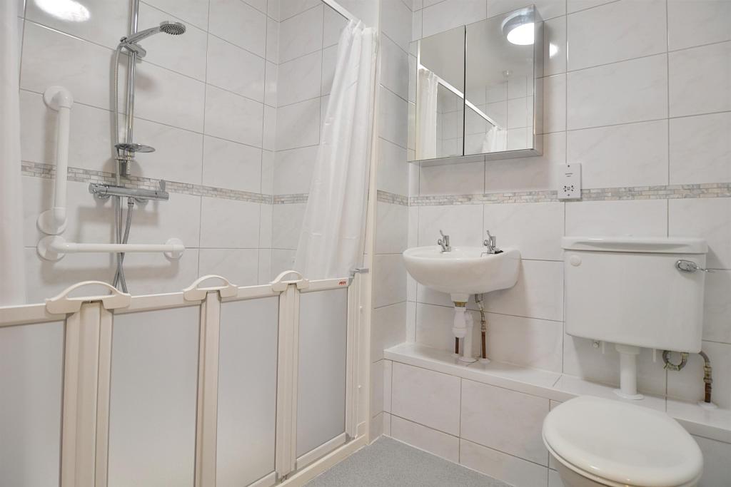 2 bedroom flat for sale in Ty Glas Road, Llanishen, Cardiff, CF14