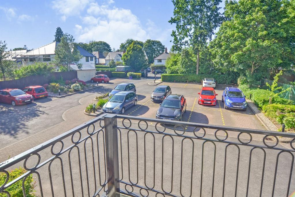 2 bedroom flat for sale in Ty Glas Road, Llanishen, Cardiff, CF14