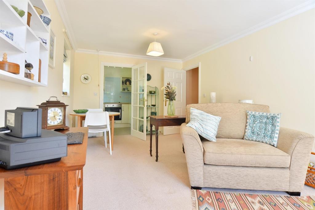 2 bedroom flat for sale in Ty Glas Road, Llanishen, Cardiff, CF14