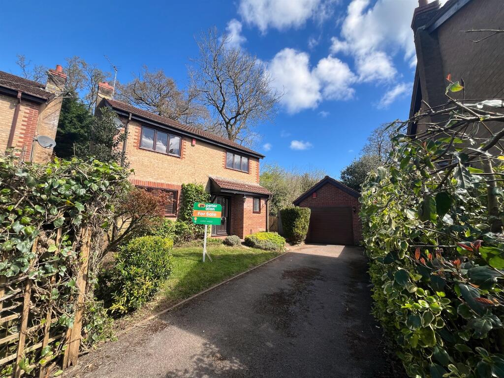4 bedroom detached house for sale in Heol Y Cadno, Thornhill, Cardiff, CF14