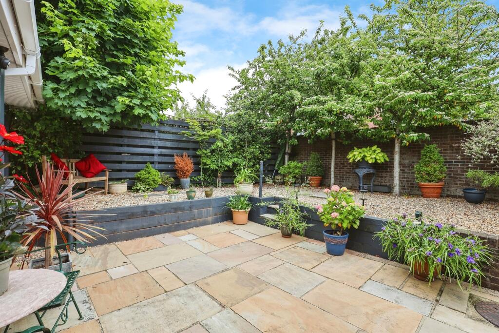 Additional property image - Chartwell Drive, Lisvane, Cardiff