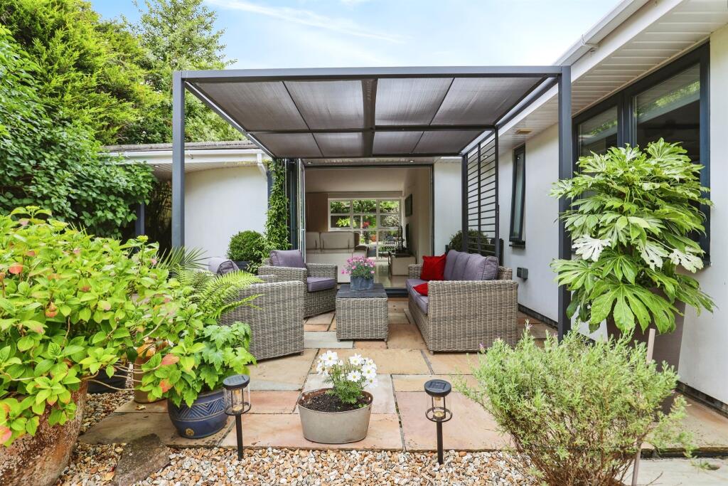 Additional property image - Chartwell Drive, Lisvane, Cardiff