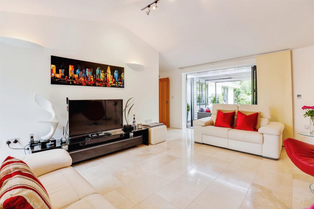 Additional property image - Chartwell Drive, Lisvane, Cardiff