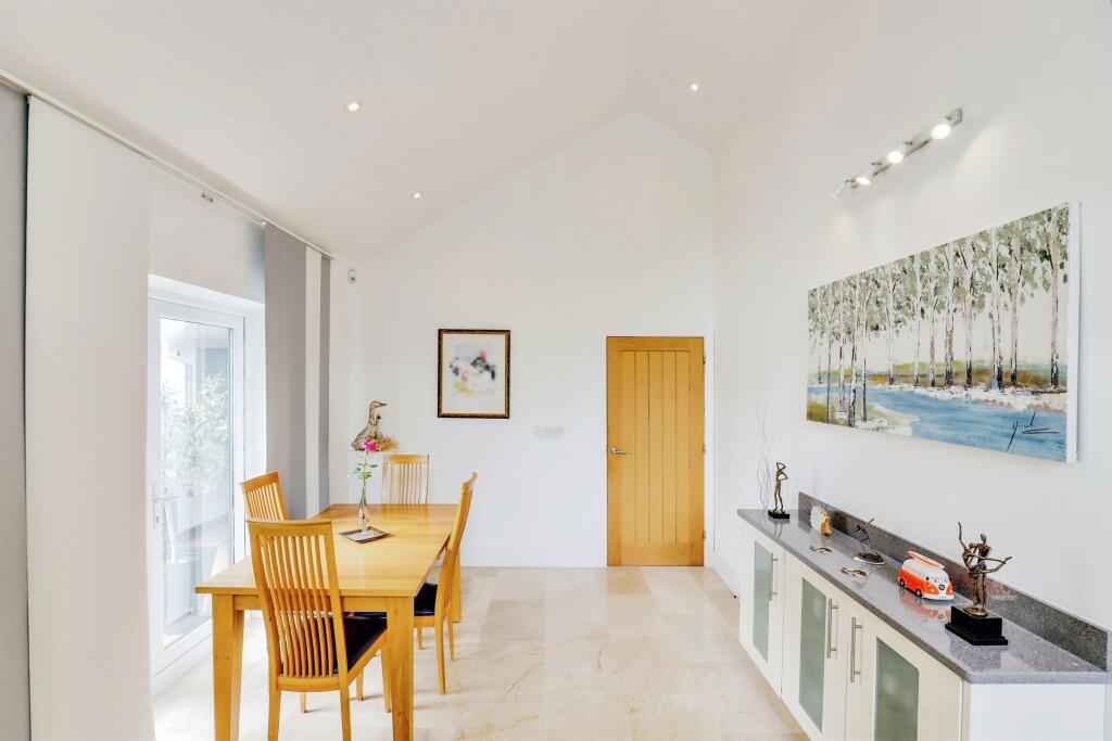 Additional property image - Chartwell Drive, Lisvane, Cardiff
