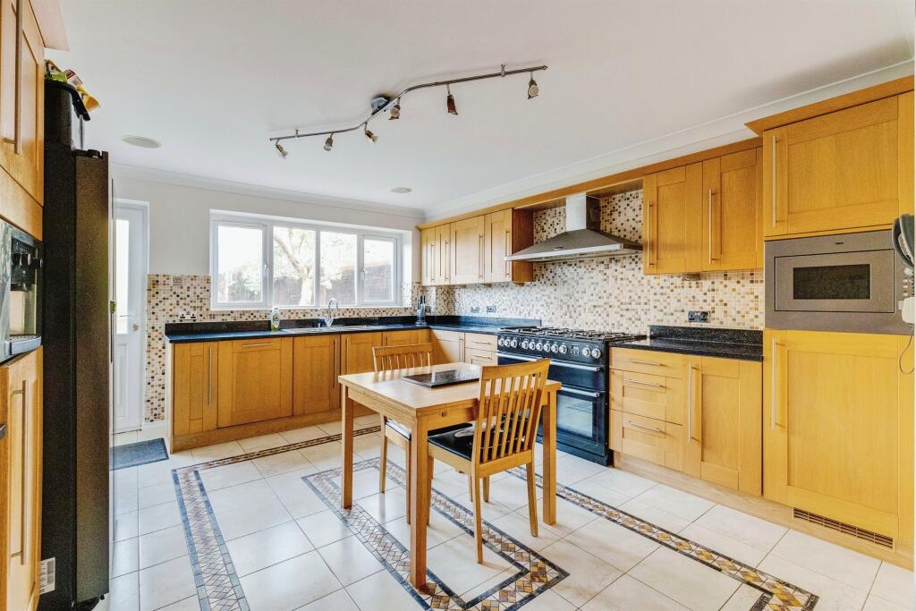 Additional property image - Rowan Way, Lisvane, Cardiff