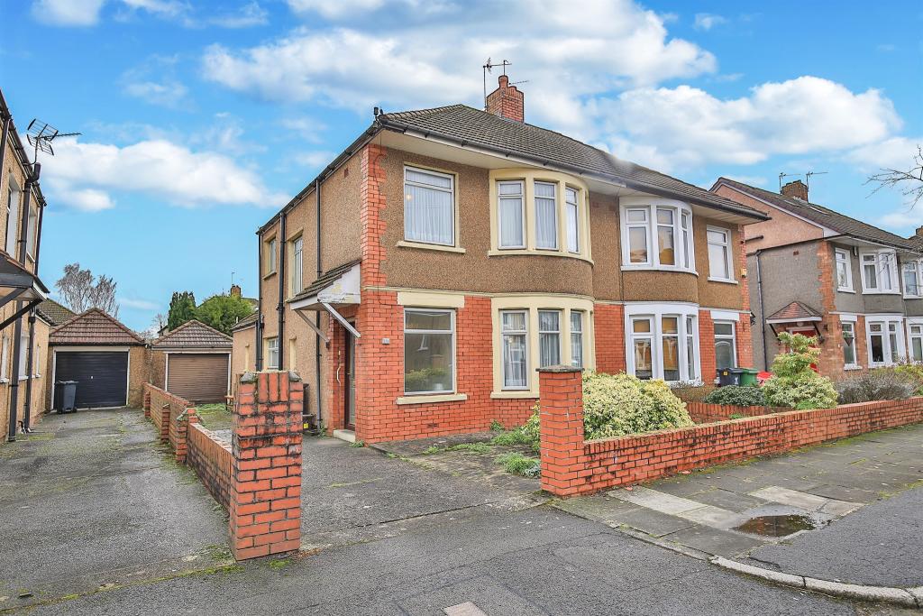 3 bedroom semidetached house for sale in St Benedict Crescent, Heath
