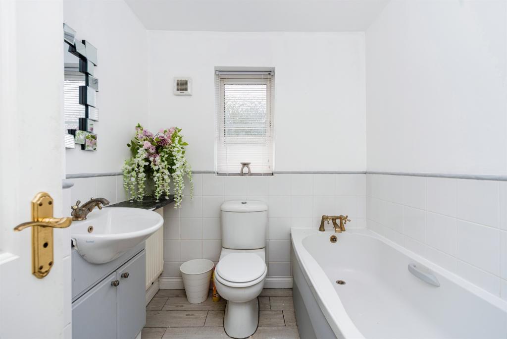 4 bedroom detached house for sale in Llewelyn Goch, St. Fagans, Cardiff