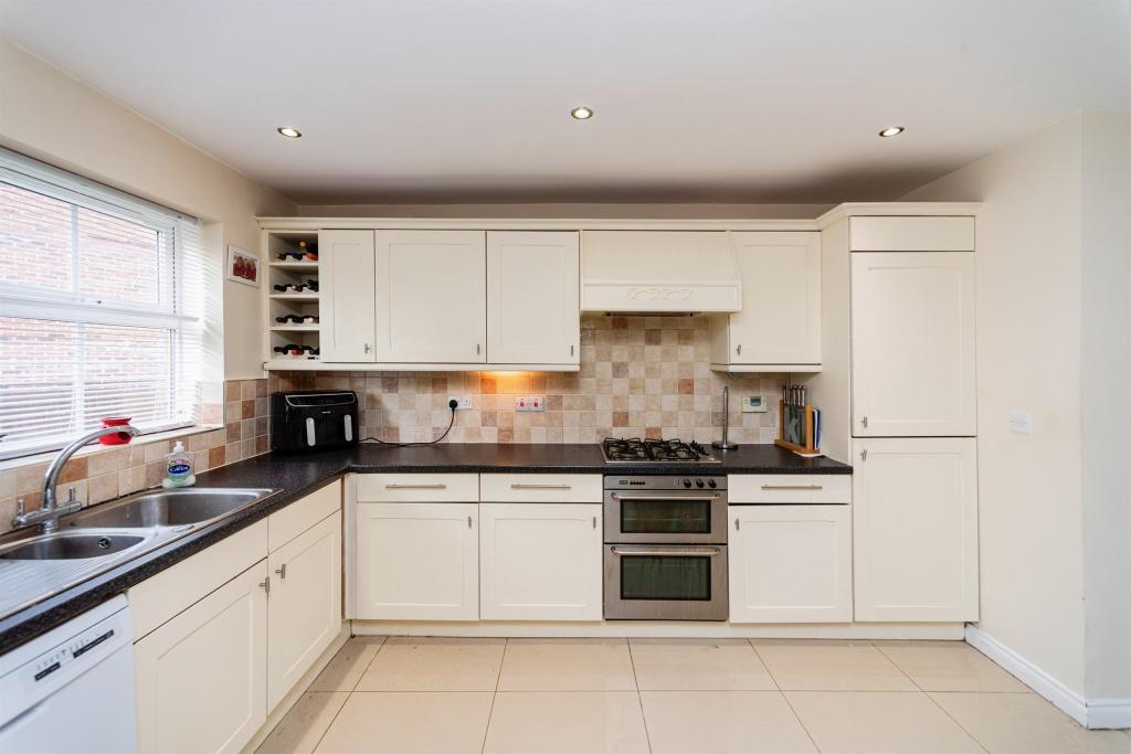 4 bedroom detached house for sale in Llewelyn Goch, St. Fagans, Cardiff