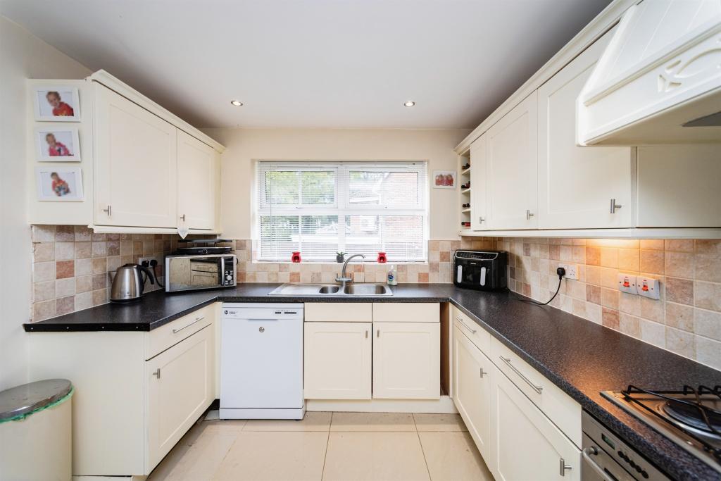 4 bedroom detached house for sale in Llewelyn Goch, St. Fagans, Cardiff