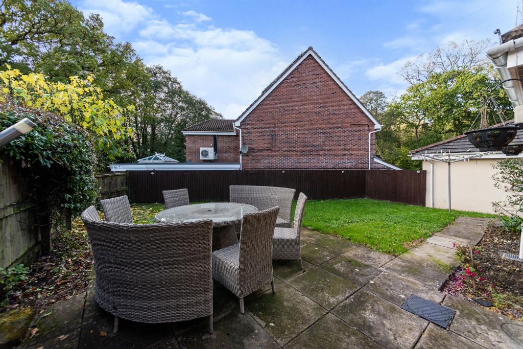 4 bedroom detached house for sale in Llewelyn Goch, St. Fagans, Cardiff