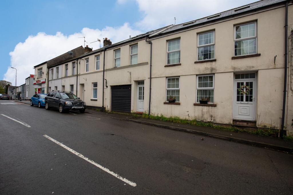 5 bedroom terraced house for sale in Merthyr Road, Tongwynlais, Cardiff, CF15