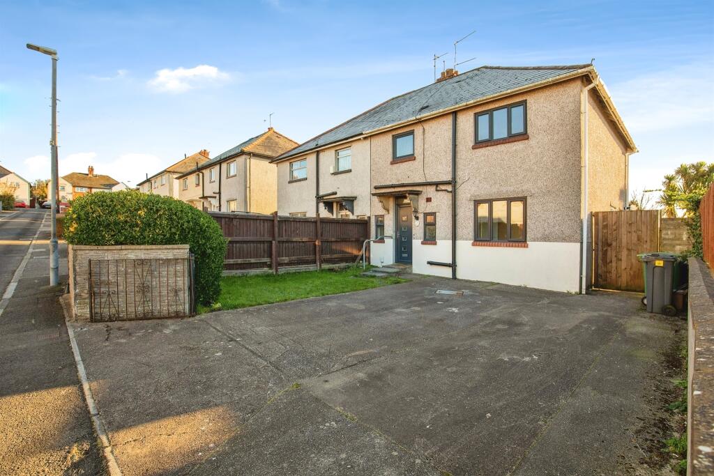 3 bedroom semidetached house for sale in Porthkerry Place, Mynachdy