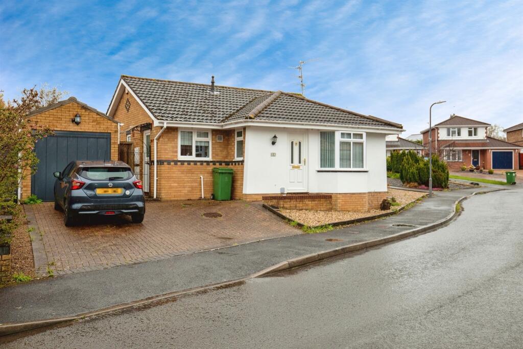 2 bedroom detached bungalow for sale in Birchwood Gardens, Whitchurch, Cardiff, CF14