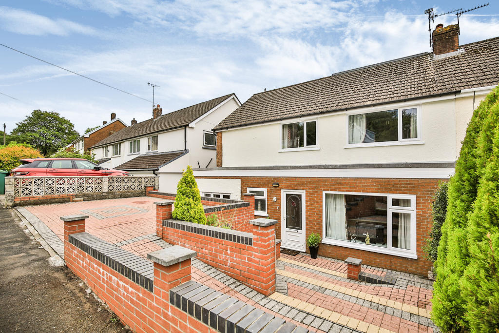 5 bedroom semidetached house for sale in Caer Wenallt, Pantmawr
